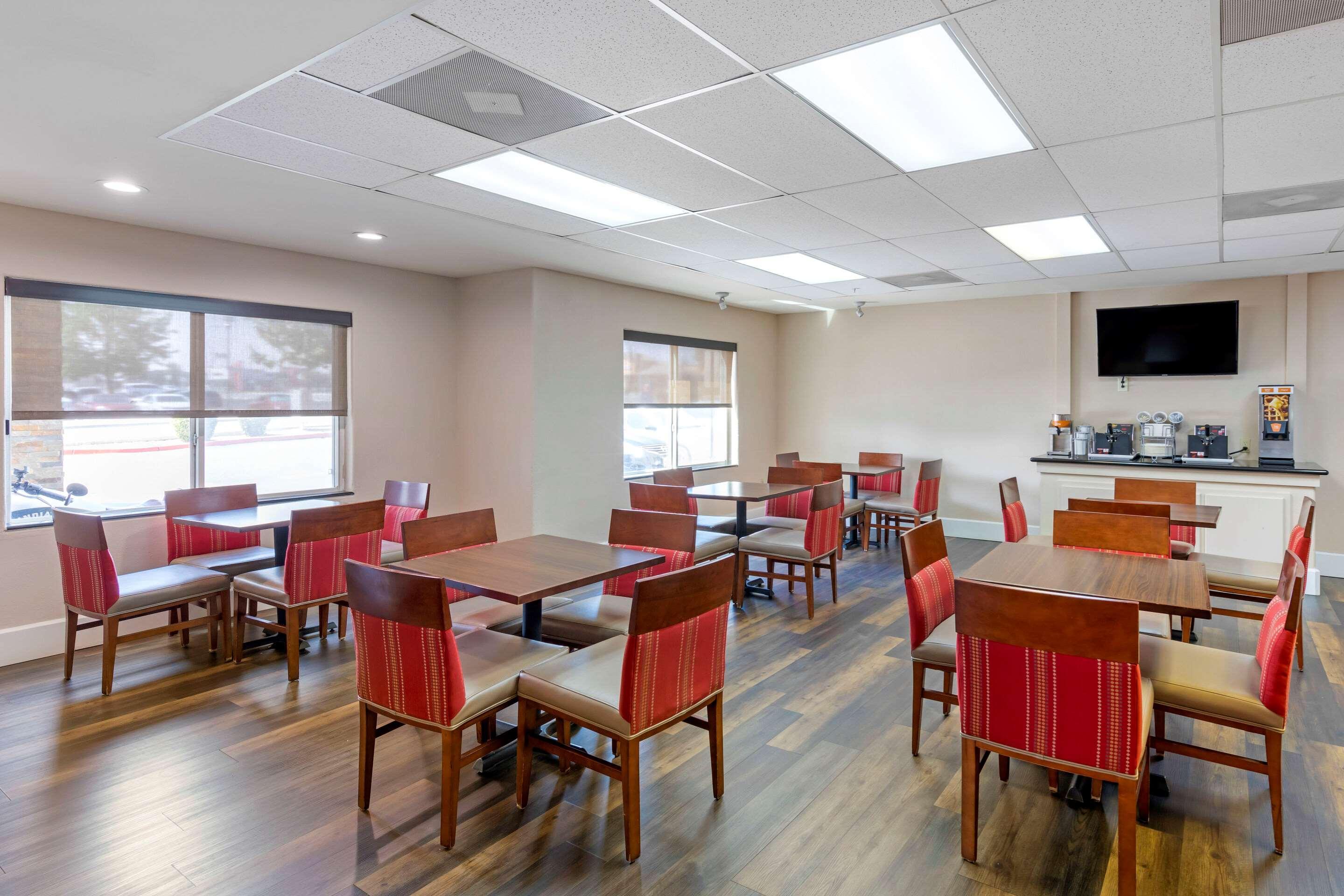 Comfort Suites Victorville-Hesperia Ngoại thất bức ảnh